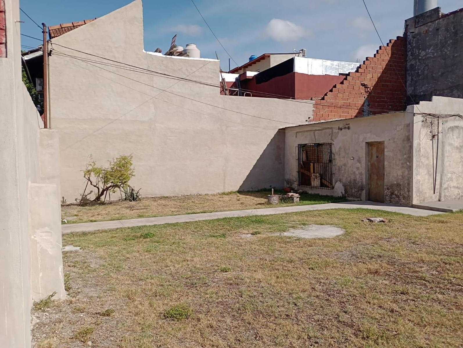 بيت في Villa Sarmiento, بوينس ايرس 12380382