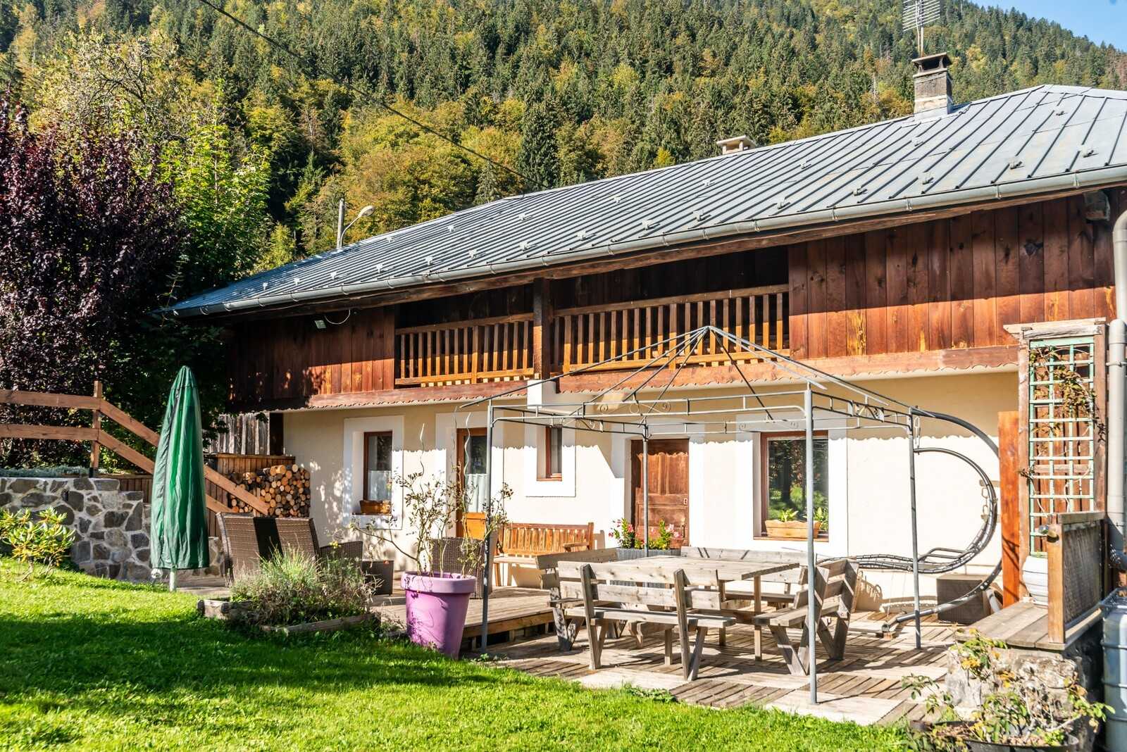 House in Essert-Romand, Auvergne-Rhone-Alpes 12380877