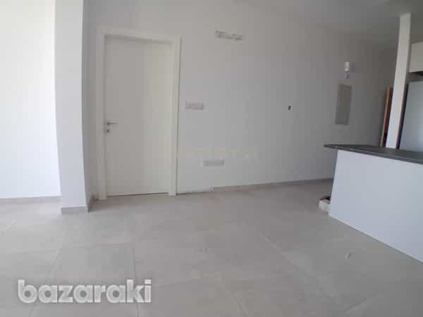 Condominium in Agios Athanasios, Lemesos 12381871