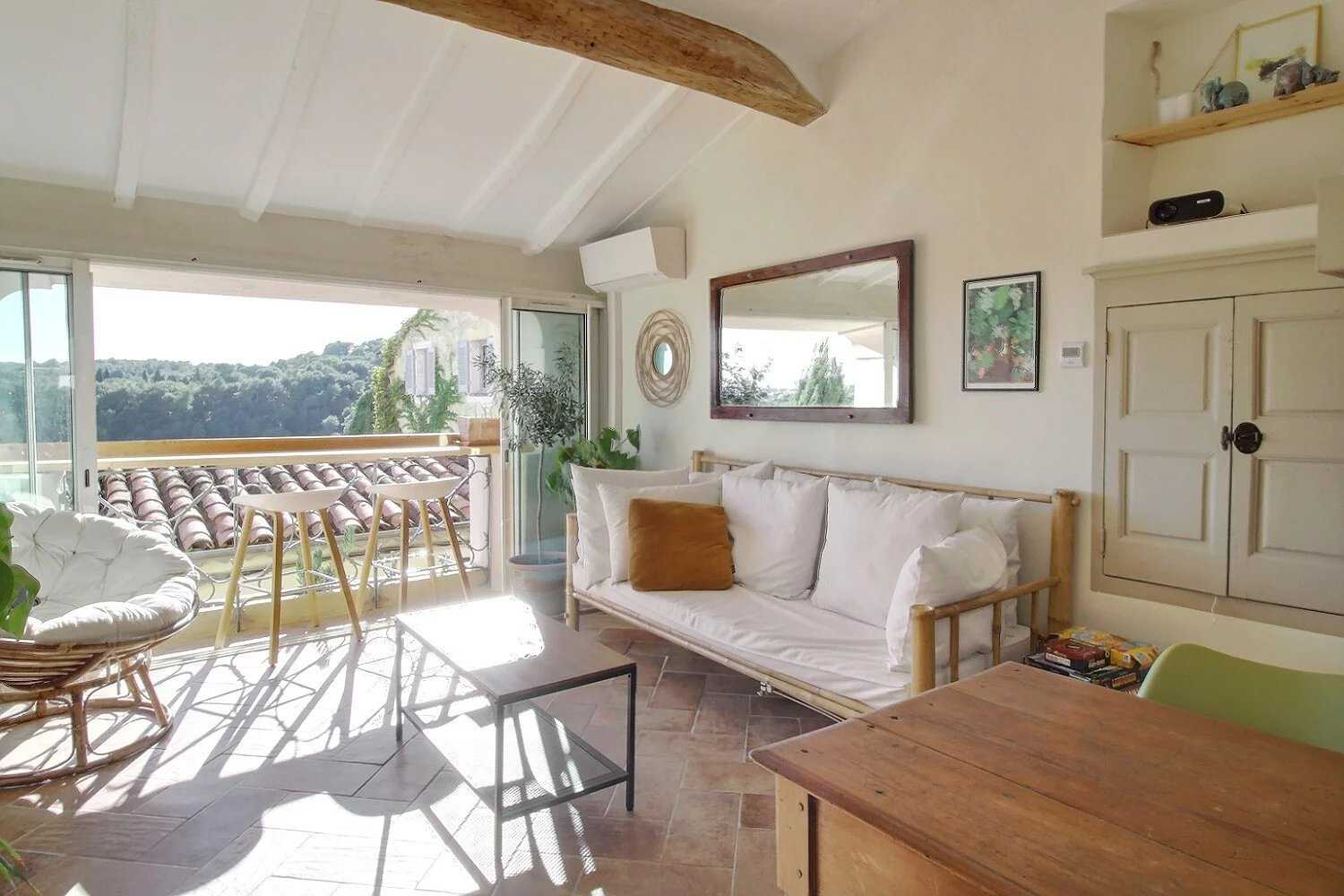 Talo sisään Biot, Provence-Alpes-Cote d'Azur 12382595