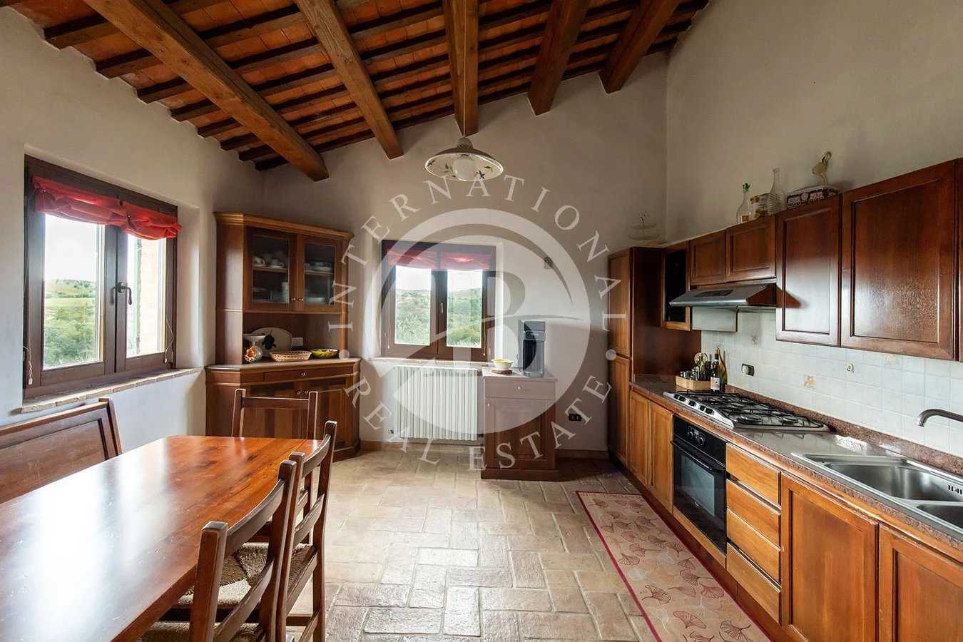 房子 在 Ascoli Piceno, Ascoli-Piceno 12383248
