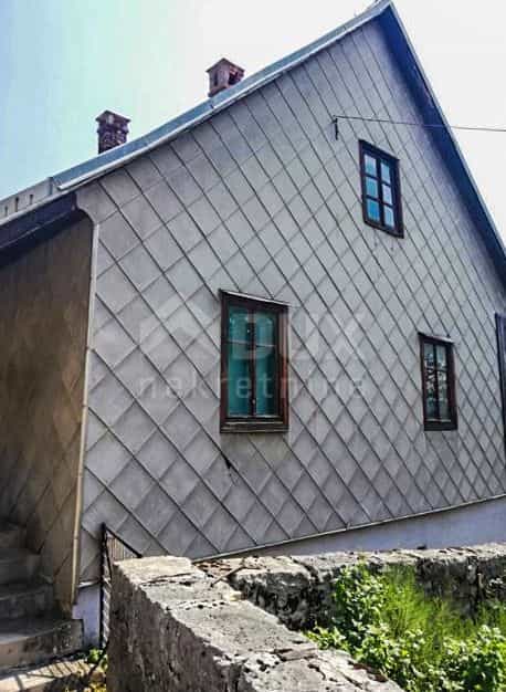 房子 在 Brod Moravice, Primorsko-goranska županija 12383667