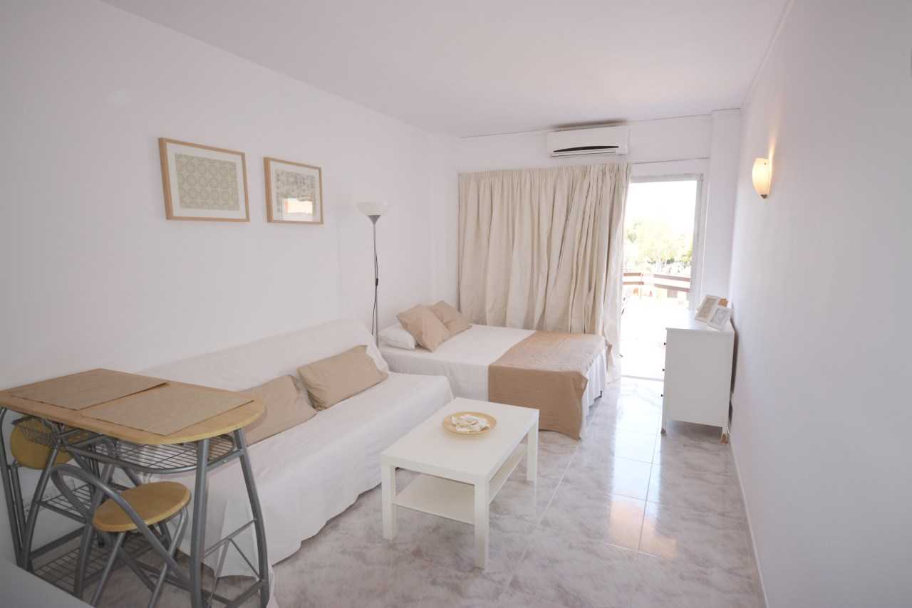 Condominium in Calvia, Balearic Islands 12384156