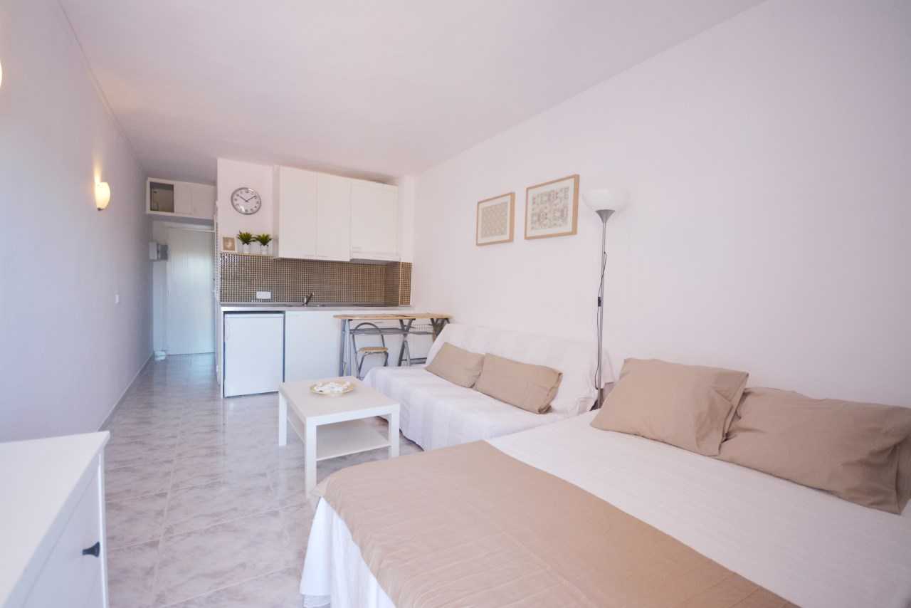 Condominium in Calvia, Balearic Islands 12384156
