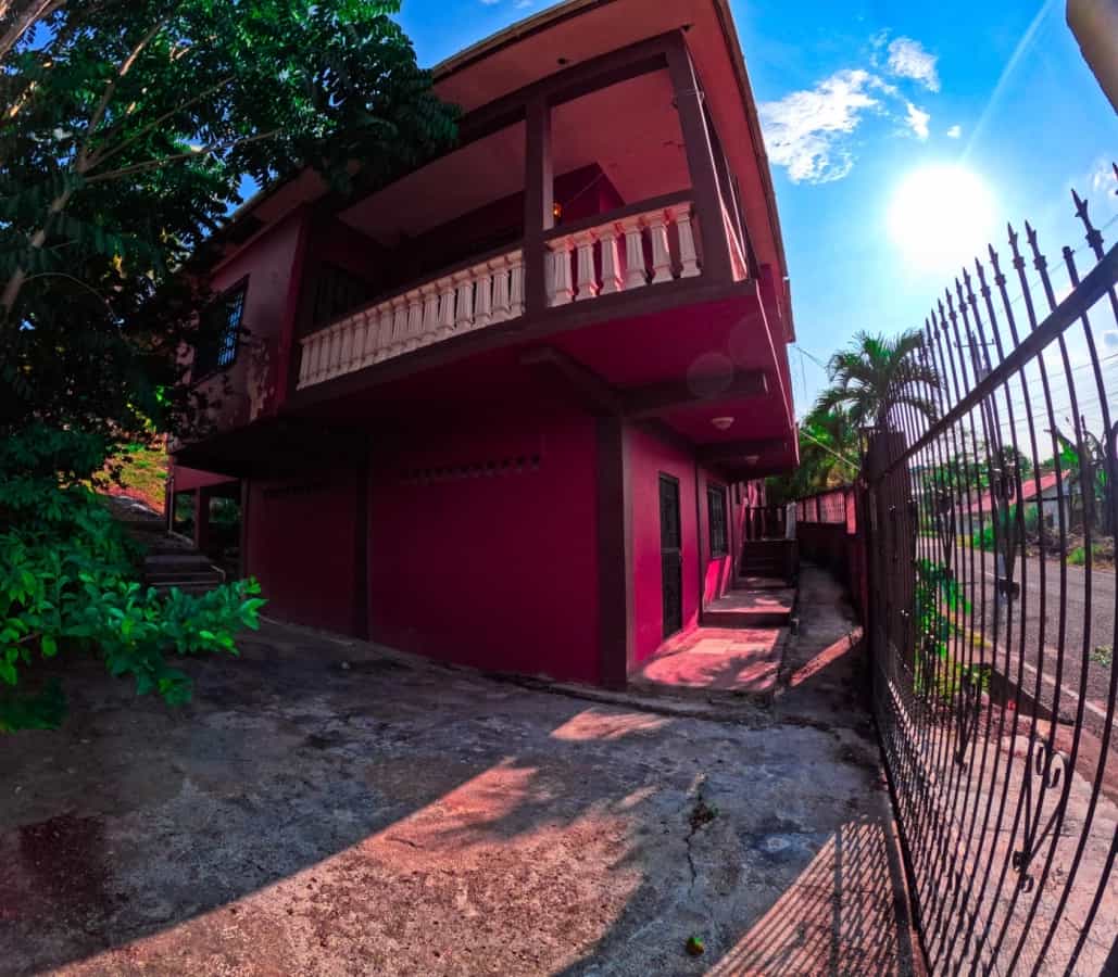 House in San Ignacio, Cayo 12384968