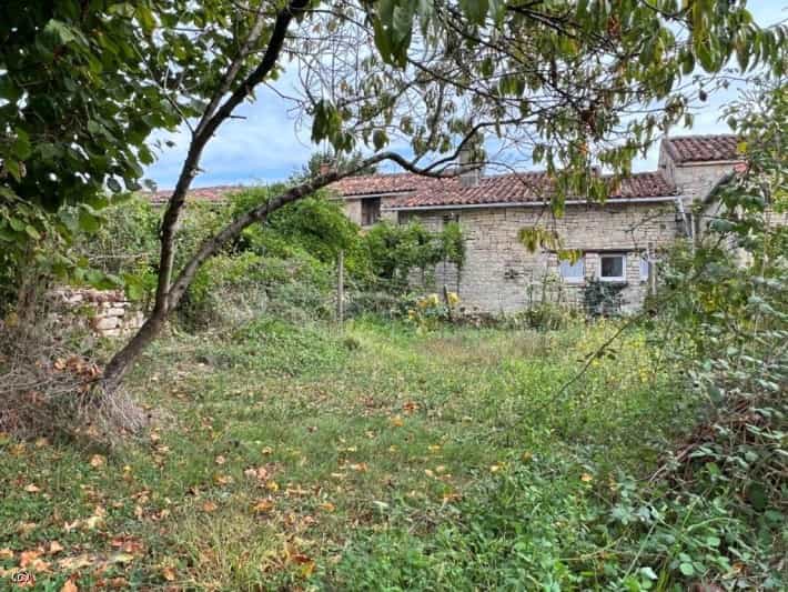House in Mansle, Nouvelle-Aquitaine 12385282
