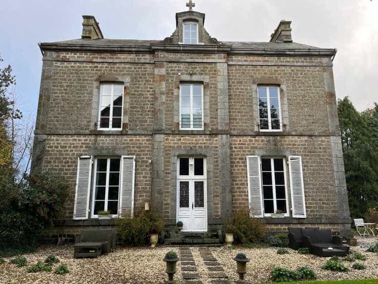 Dom w Domfront, Normandie 12385558