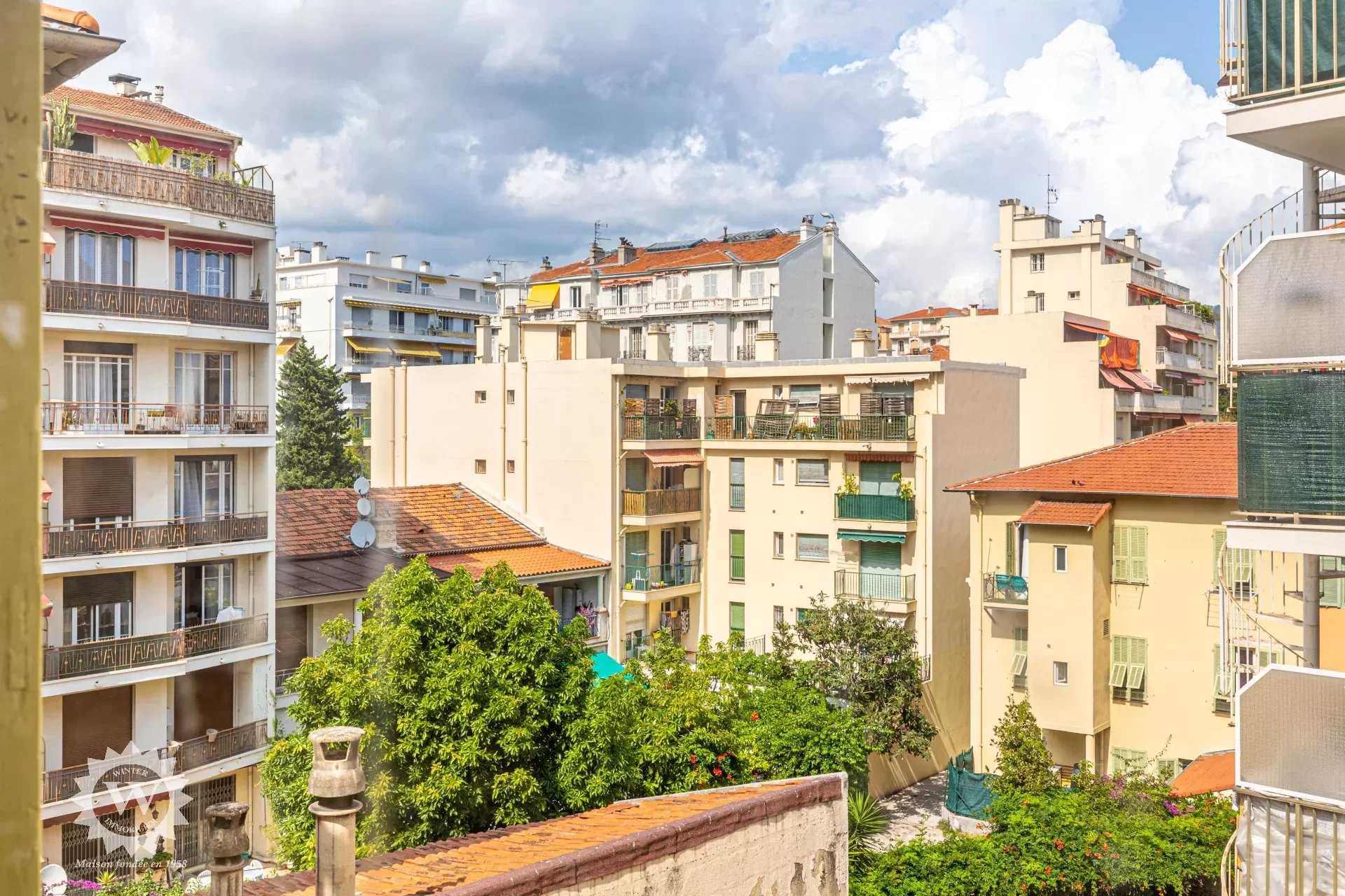 Condominium in Nice, Provence-Alpes-Cote d'Azur 12385866