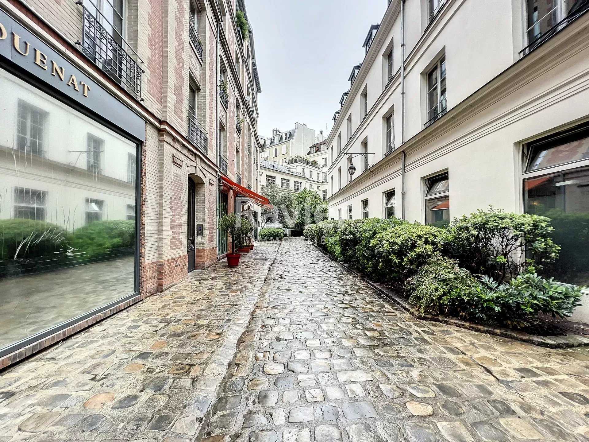 Condominium in Paris, Ile-de-France 12385872