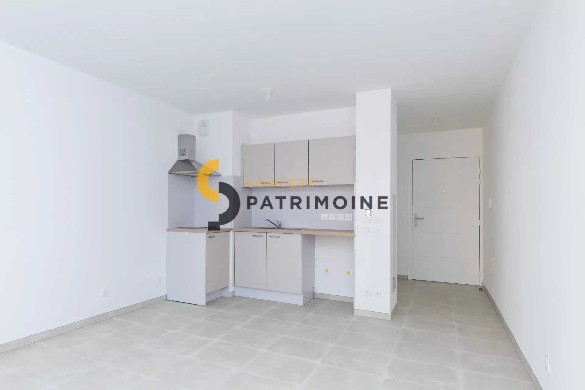 Condominium in Saint-Isidore, Provence-Alpes-Cote d'Azur 12385893