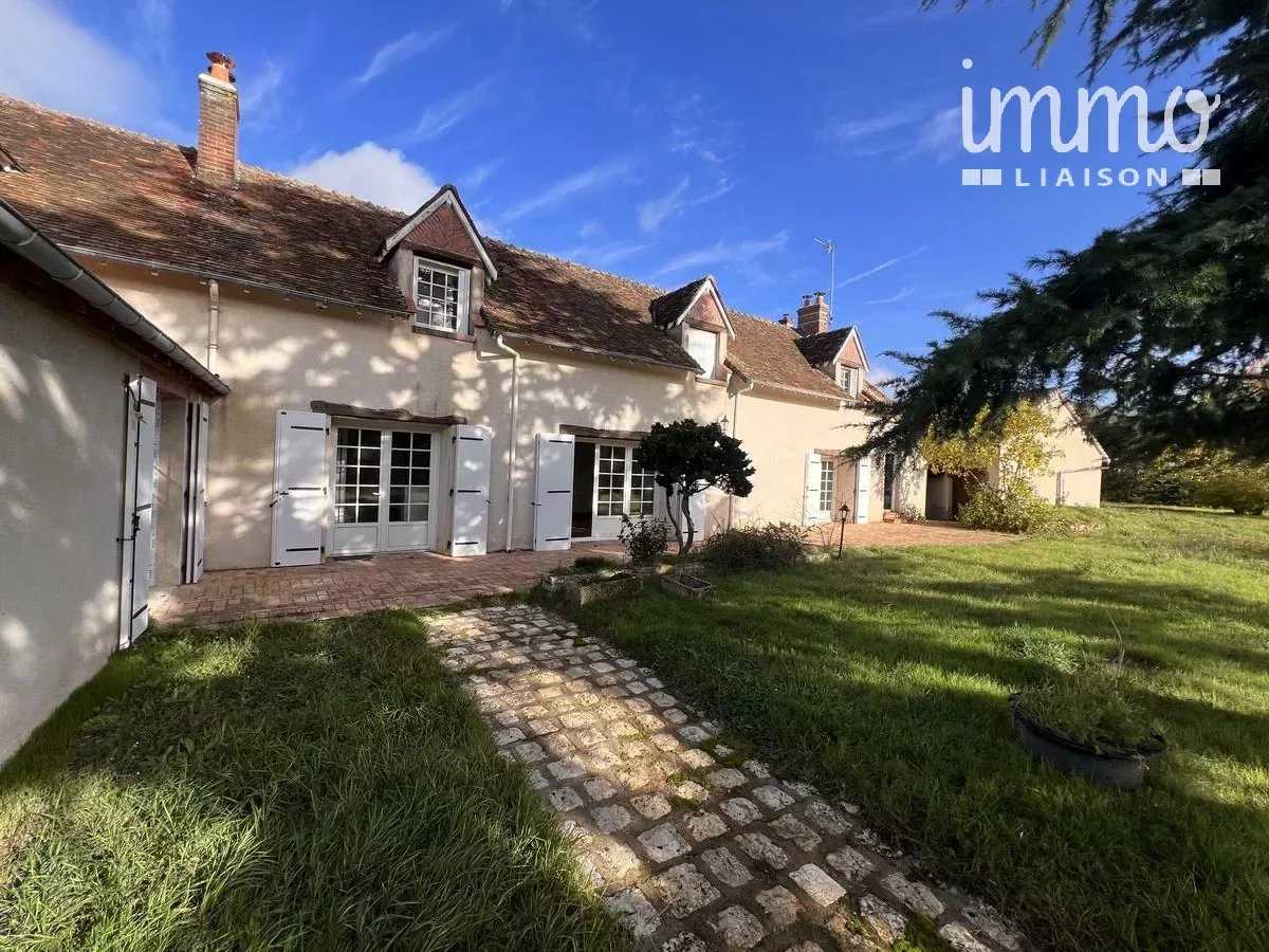 House in Averdon, Centre-Val de Loire 12386023