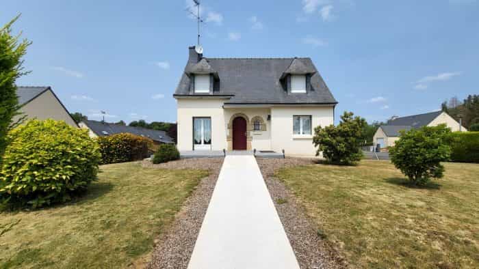 жилой дом в La Chèze, Bretagne 12386809