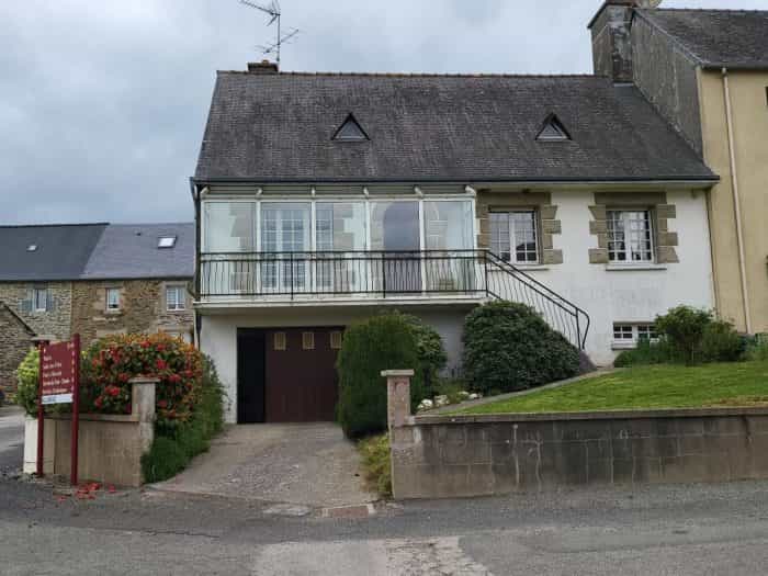 жилой дом в Merléac, Bretagne 12386821