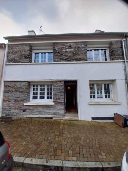 房子 在 Uzel, Bretagne 12386831