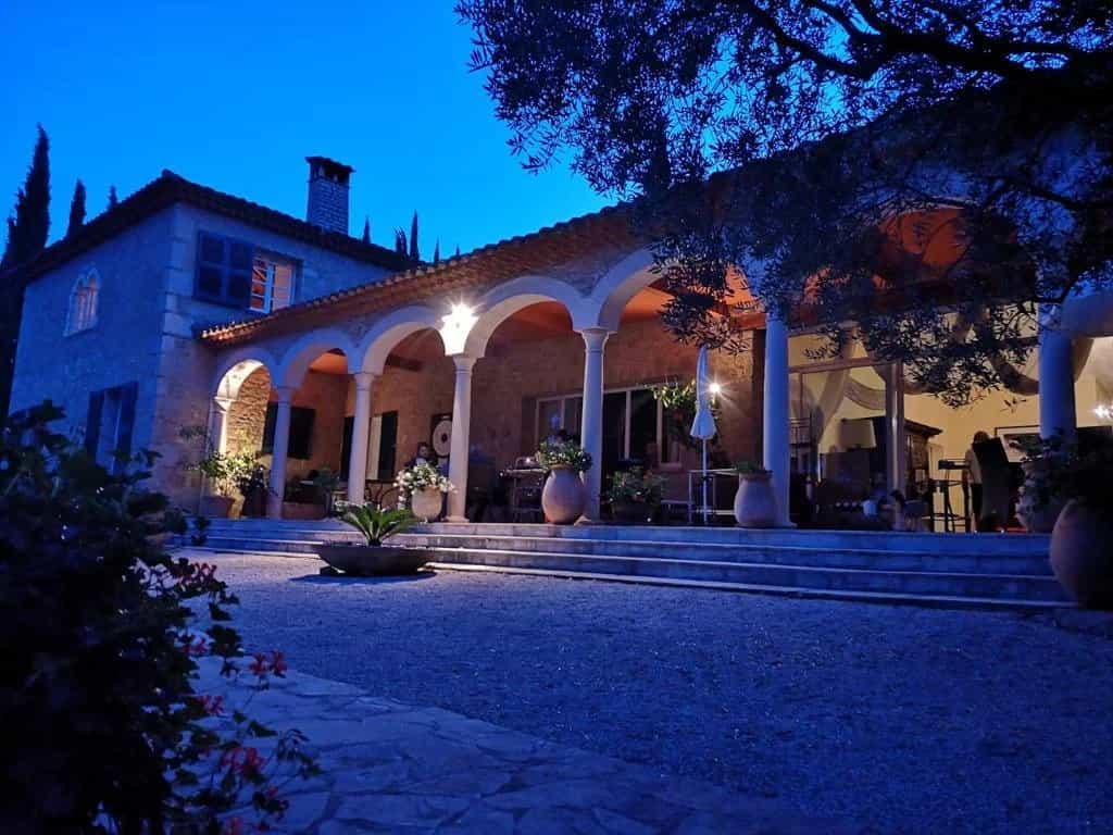 Talo sisään Seillans, Provence-Alpes-Côte d'Azur 12387056
