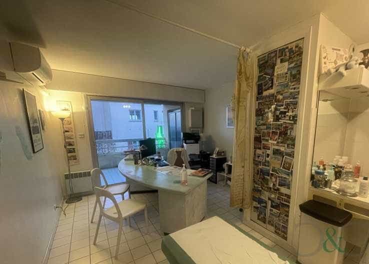 Condominium in Bormes-les-Mimosas, Provence-Alpes-Cote d'Azur 12387431