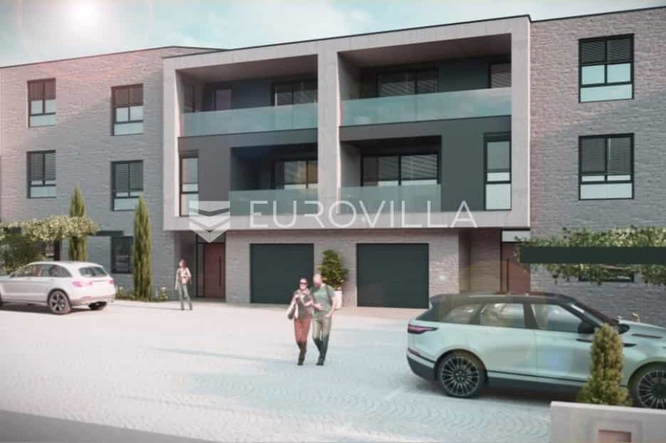 Condominium in Pula, Istarska županija 12387800