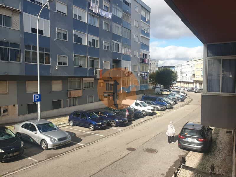 Eigentumswohnung im Amadora, Lisboa 12387844