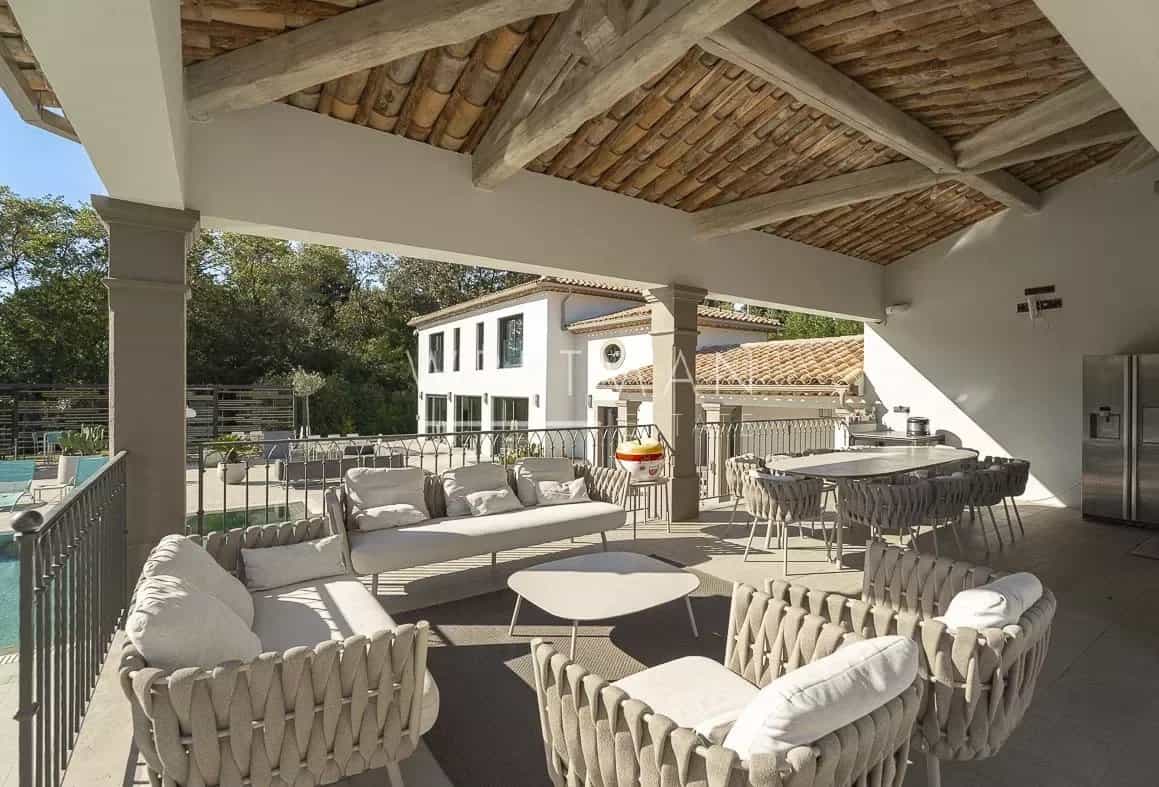 房子 在 Valbonne, Provence-Alpes-Cote d'Azur 12389047