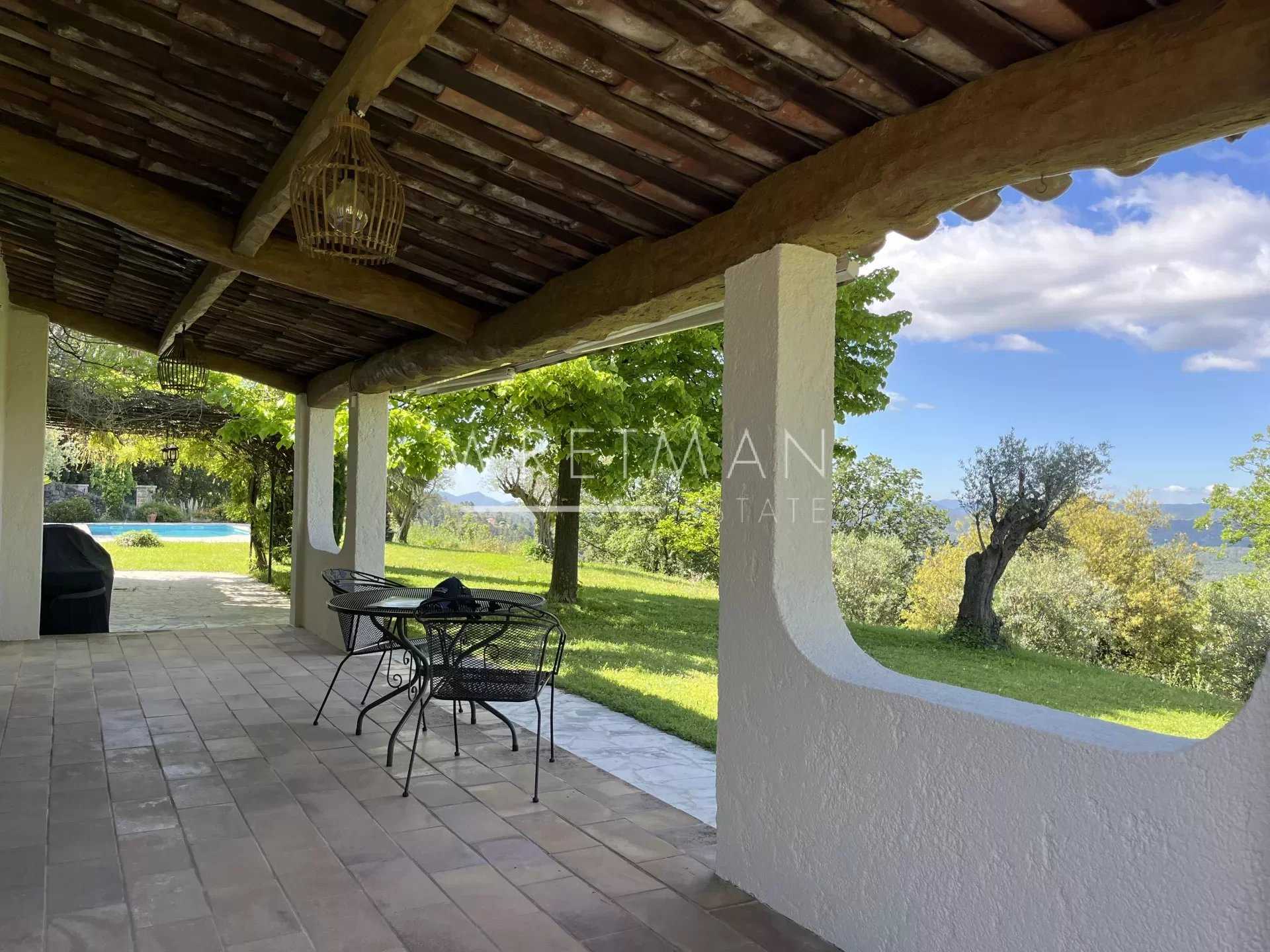 Talo sisään Montauroux, Provence-Alpes-Cote d'Azur 12389073