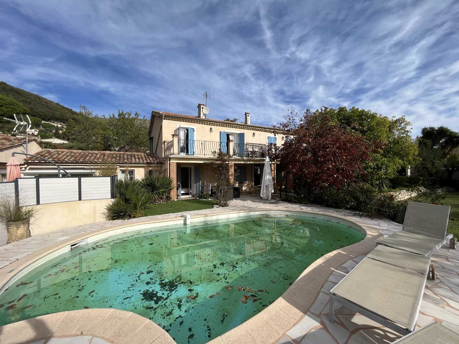 Hus i Tourrettes-sur-Loup, Provence-Alpes-Cote d'Azur 12389112