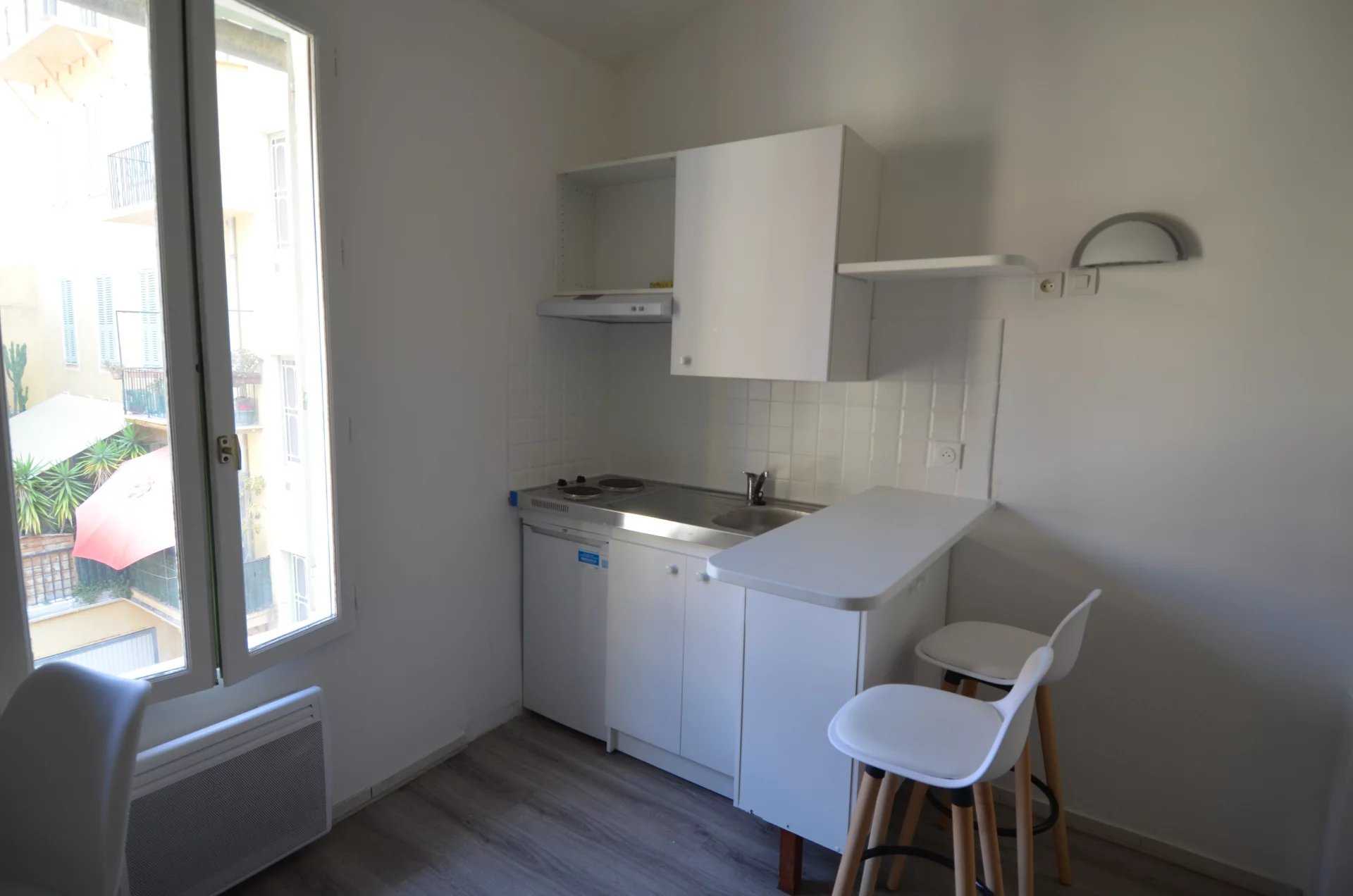Condominium in Leuk, Provence-Alpes-Côte d'Azur 12389161