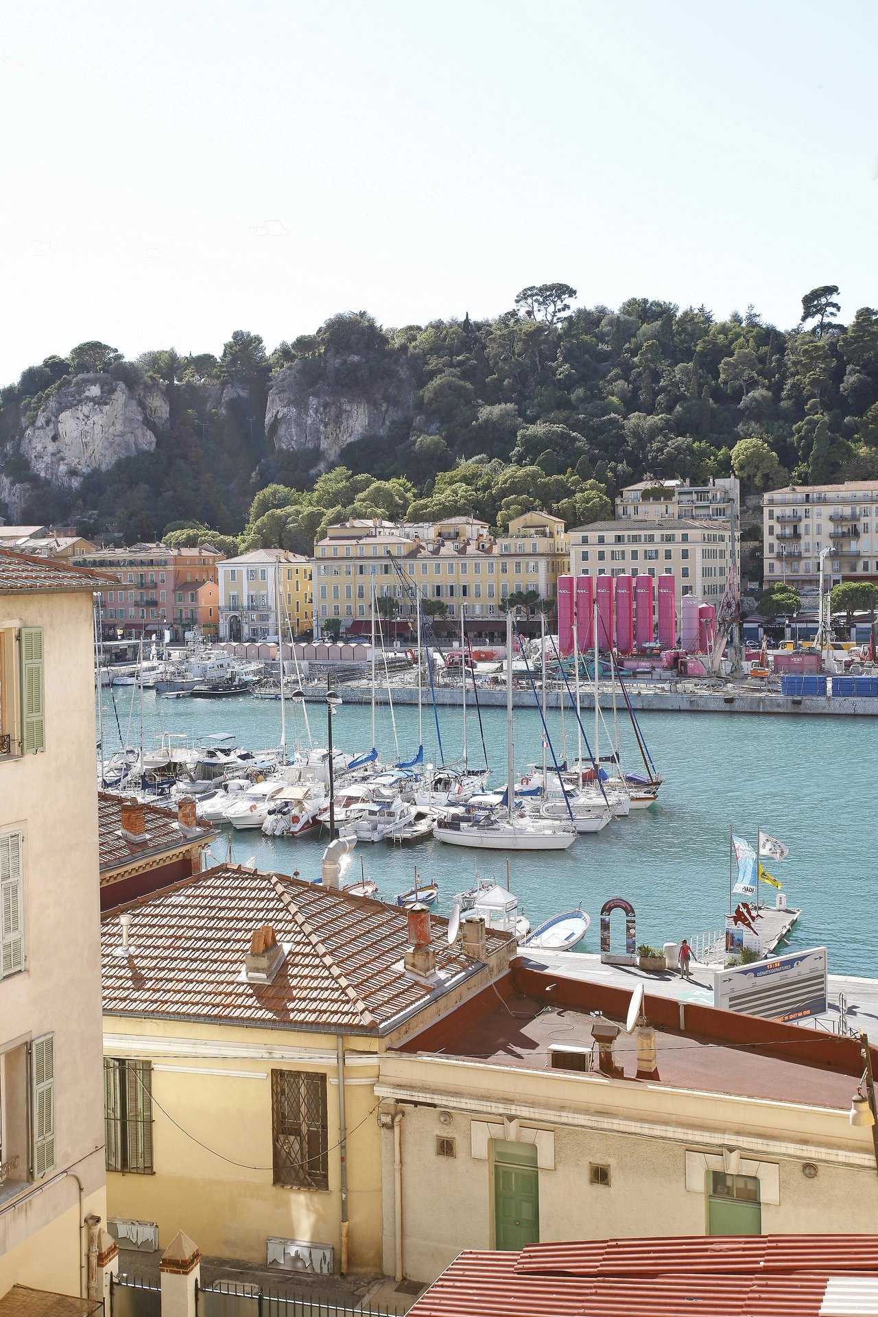 Condominium in Nice, Provence-Alpes-Cote d'Azur 12389185