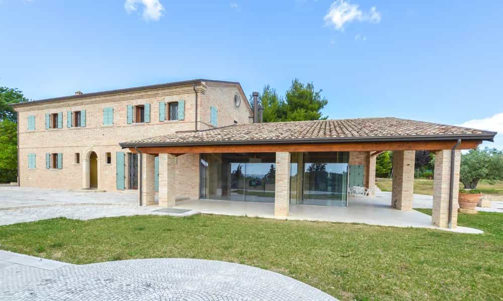 жилой дом в Senigallia, Marche 12389241