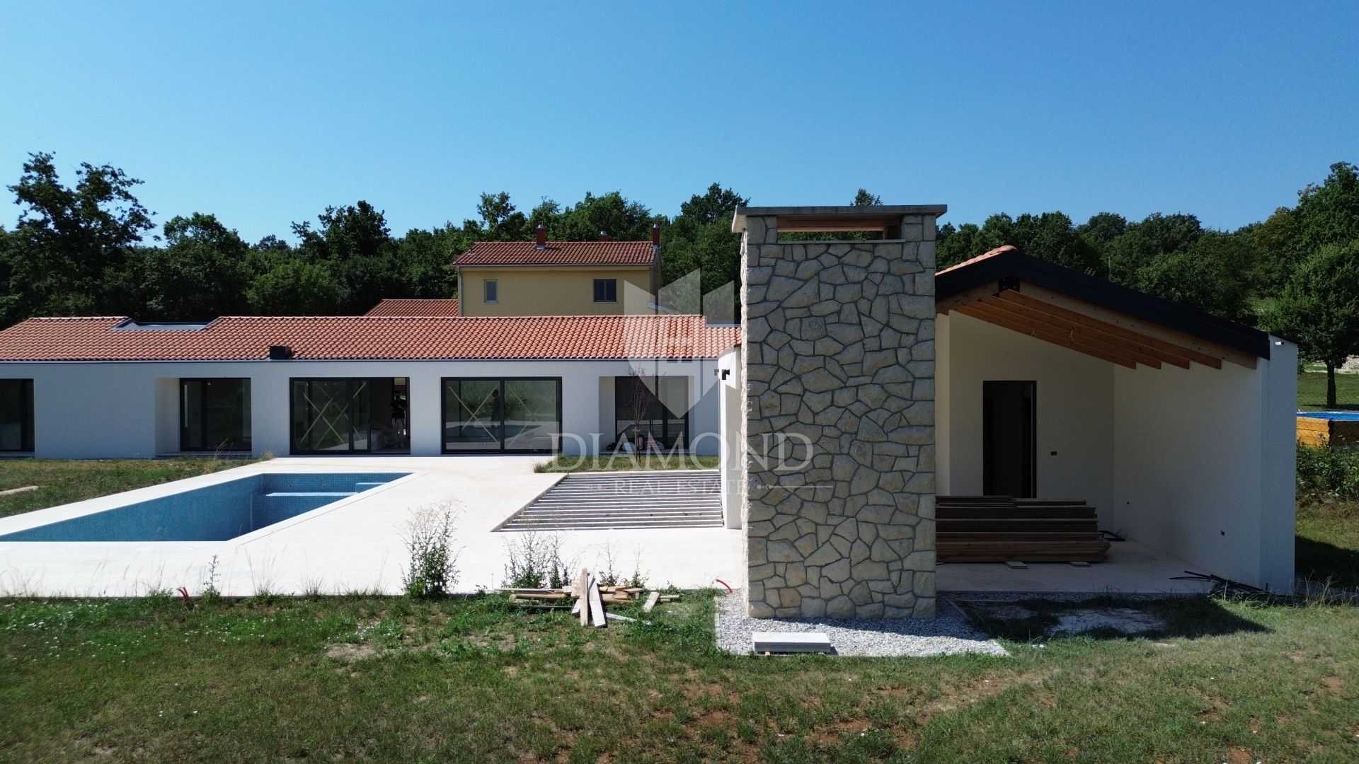 房子 在 Kršan, Istria County 12390169