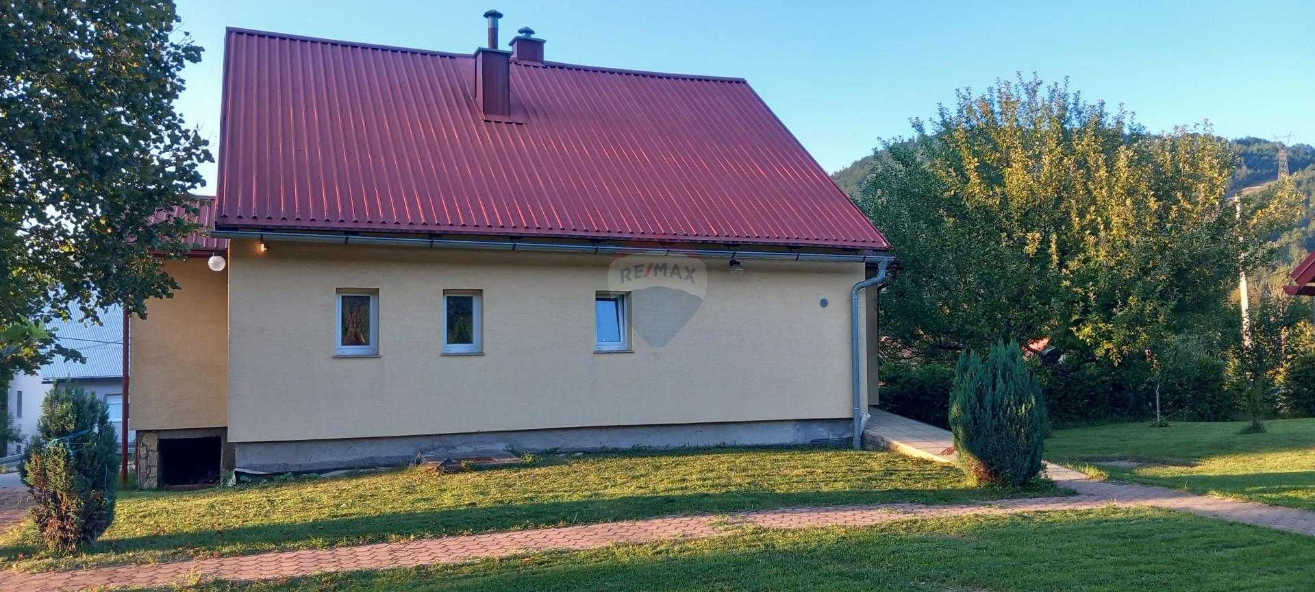 房子 在 Ravna Gora, Primorsko-Goranska Zupanija 12390398