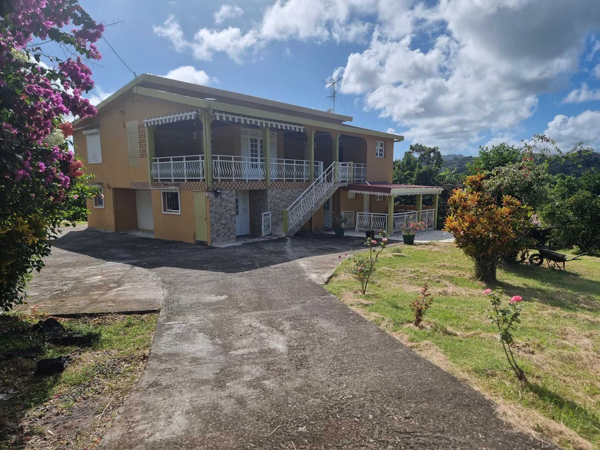 Condominio nel Le Robert, Martinique 12390858