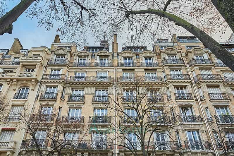 Condominium in Paris 7ème, Paris 12390863