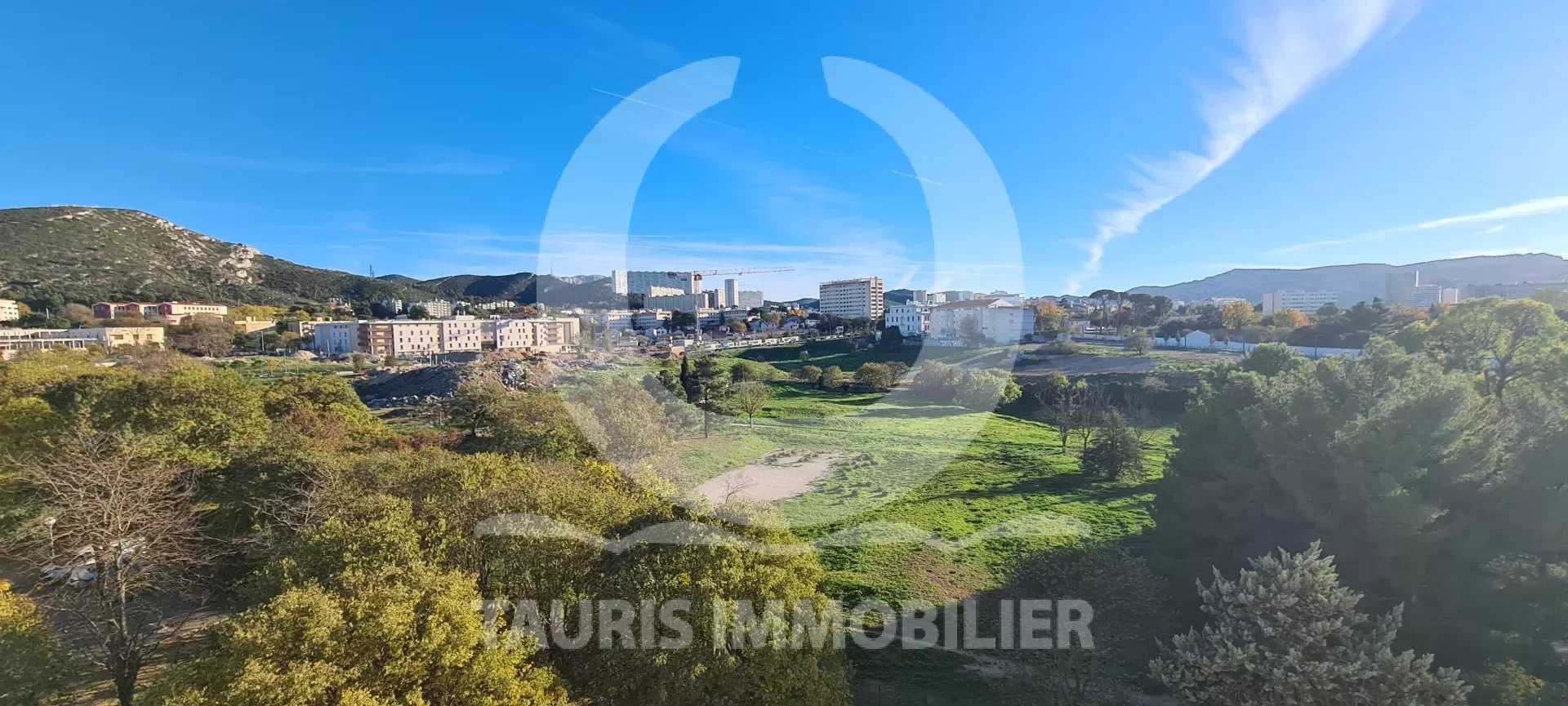 Condominium in Marseille, Provence-Alpes-Cote d'Azur 12390880