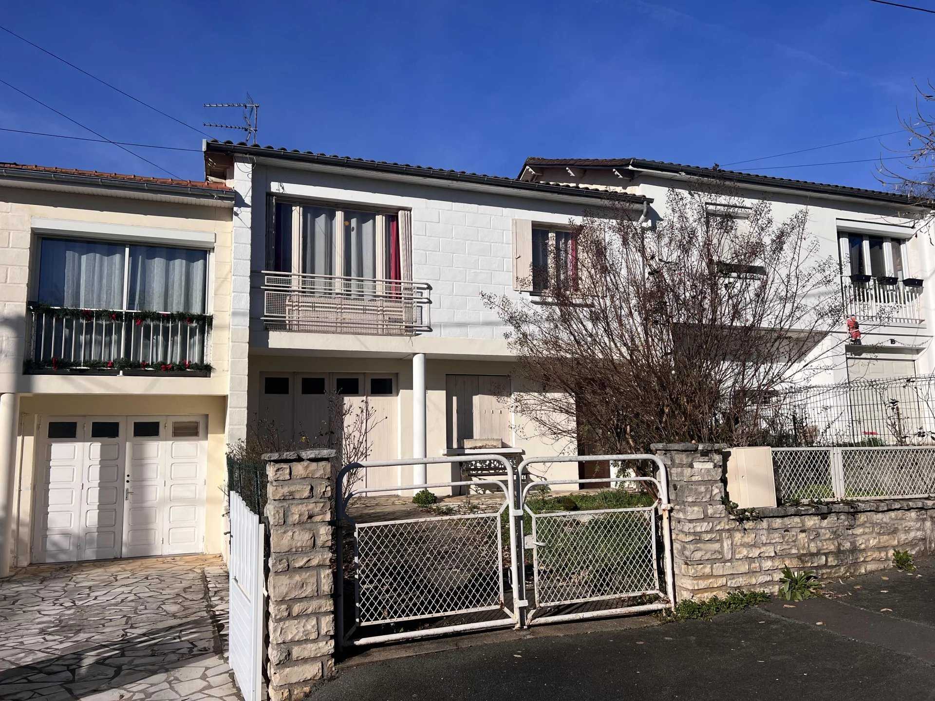Flere huse i Perigueux, Nouvelle-Aquitaine 12390913