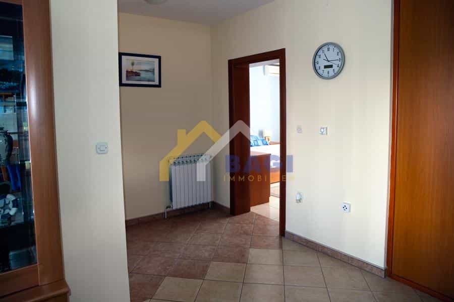 жилой дом в , Zadarska županija 12391682