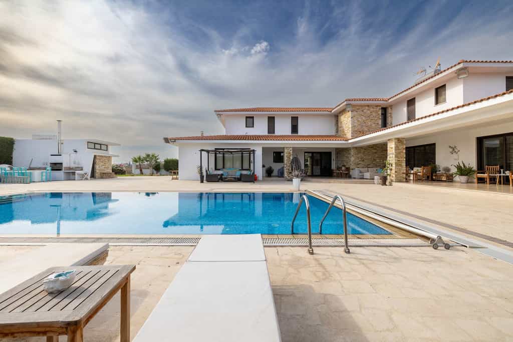 жилой дом в Dromolaxia, Larnaca 12391699