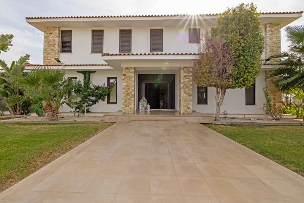 मकान में Dromolaxia, Larnaca 12391699