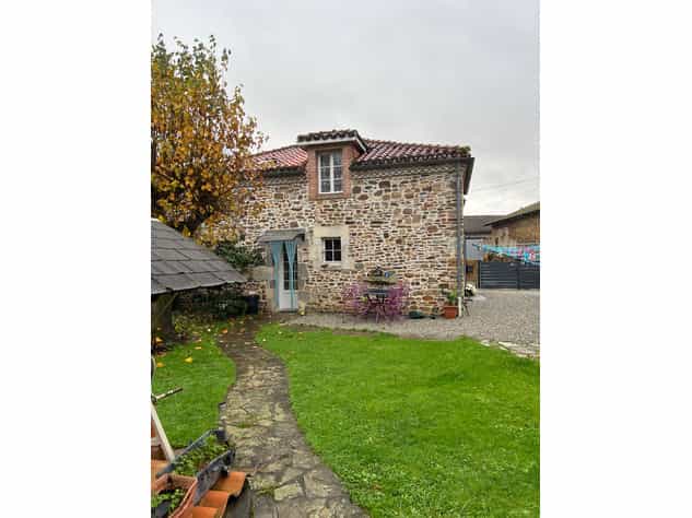 Huis in Val-d'Oire-et-Gartempe, Nouvelle-Aquitaine 12392201