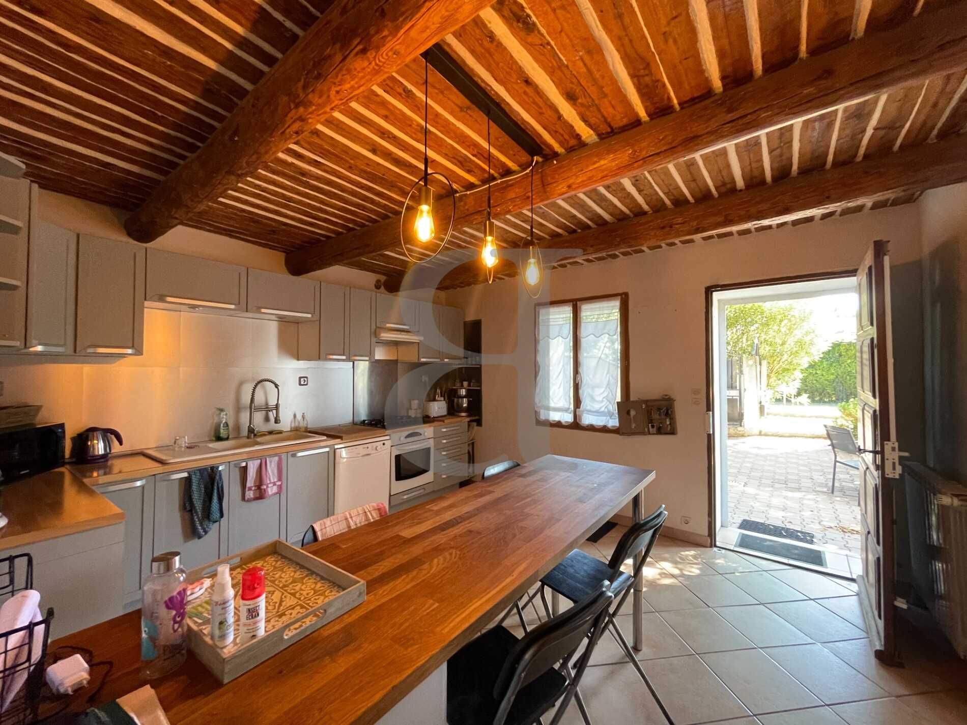 σπίτι σε Mondragon, Provence-Alpes-Côte d'Azur 12392742