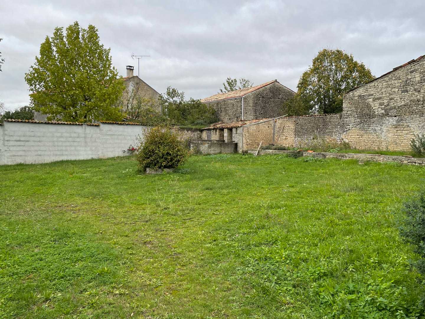 Rumah di Loulay, Nouvelle-Aquitaine 12393530