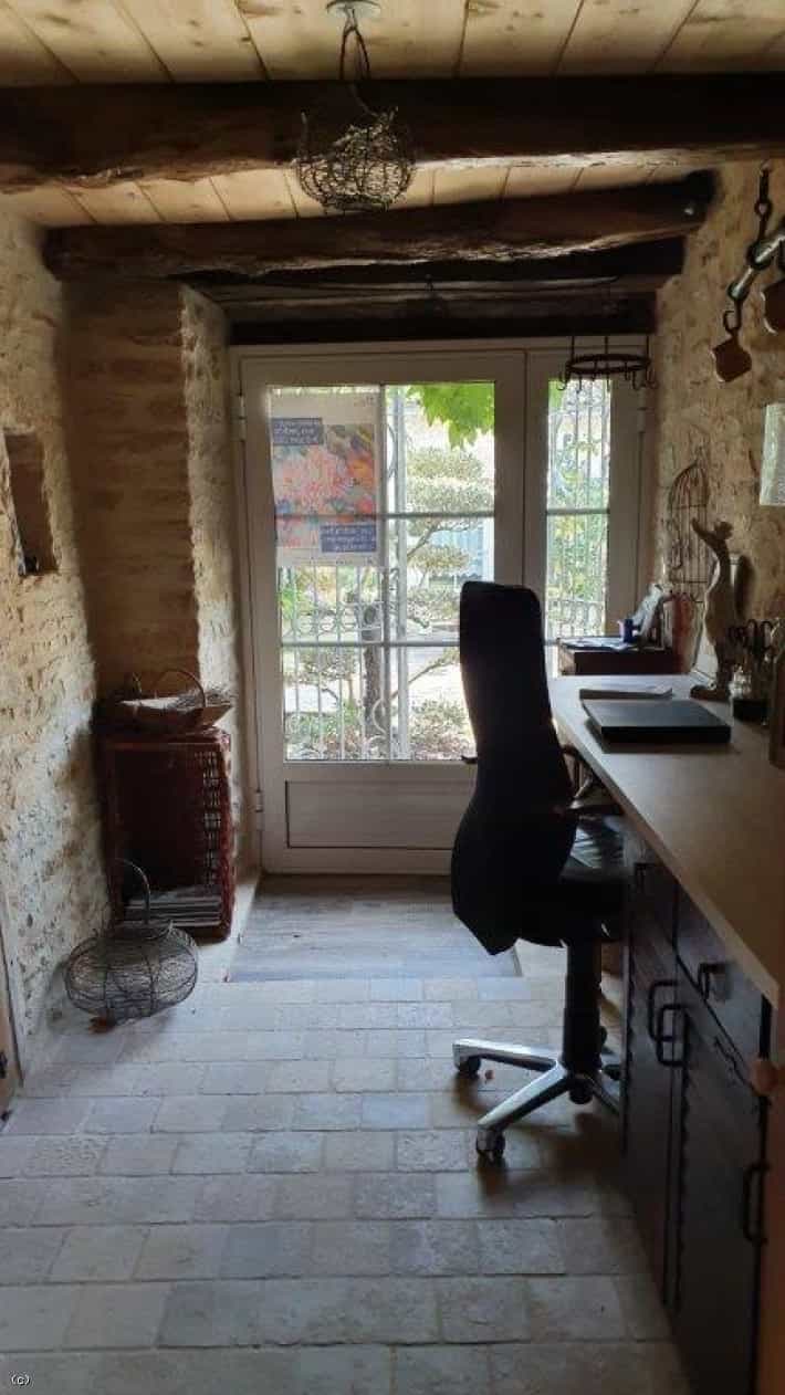 House in Chaunay, Nouvelle-Aquitaine 12393600