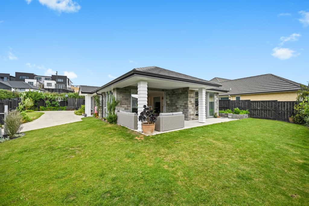 Condominium in Hamilton, Waikato 12394044