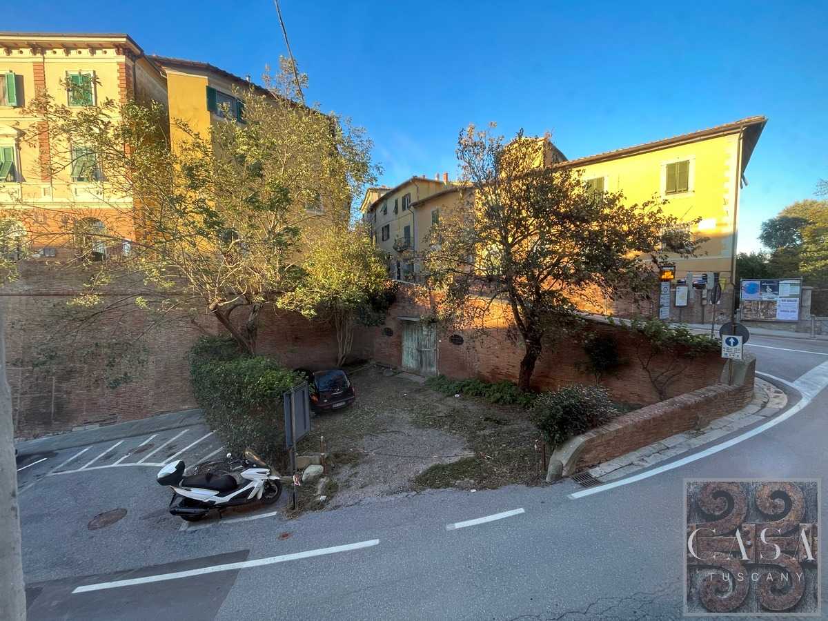 عمارات في Lari, Tuscany 12395206