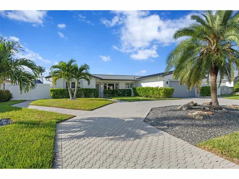 House in Lighthouse Point, Florida 12395257
