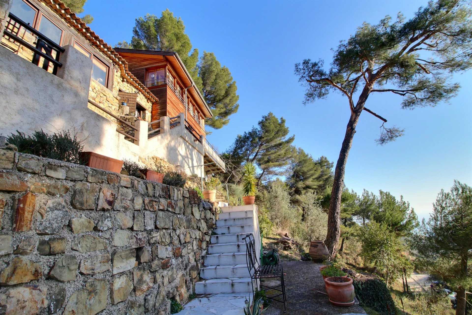 房子 在 Castellar, Provence-Alpes-Cote d'Azur 12395527