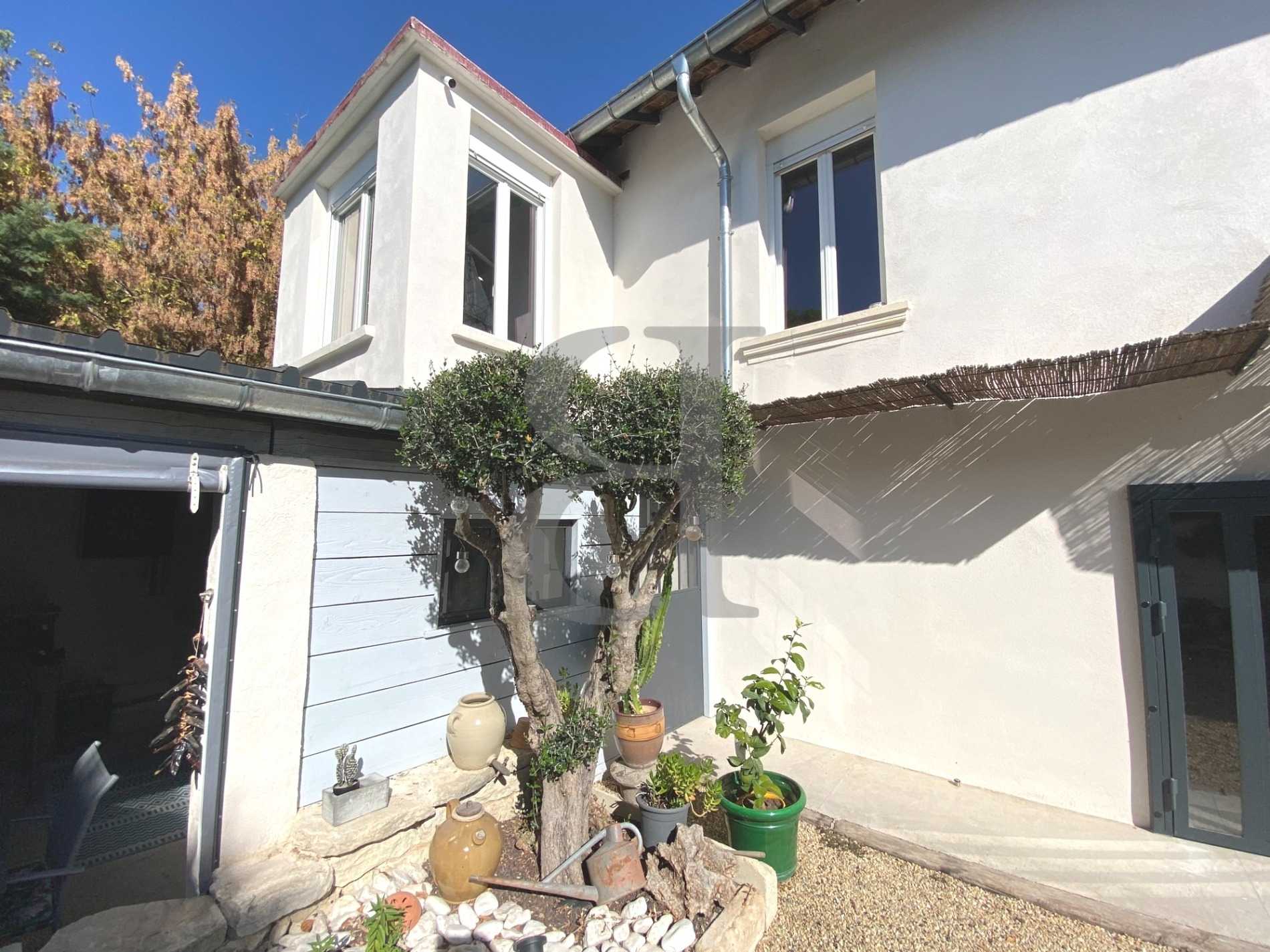 Rumah di Mazan, Provence-Alpes-Cote d'Azur 12395538