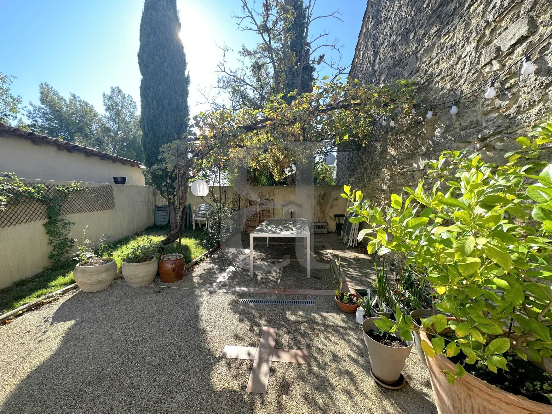 Huis in Chateauneuf-de-Gadagne, Provence-Alpes-Côte d'Azur 12395541