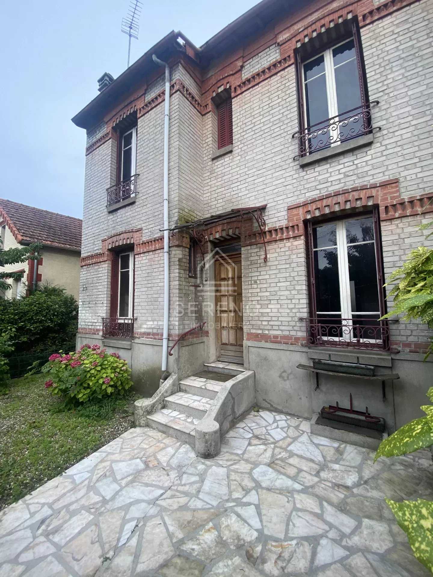 Будинок в Fontenay-sous-Bois, Ile-de-France 12395879