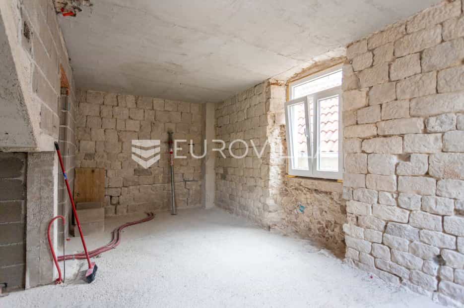 rumah dalam Trogir, Splitsko-Dalmatinska Zupanija 12395973
