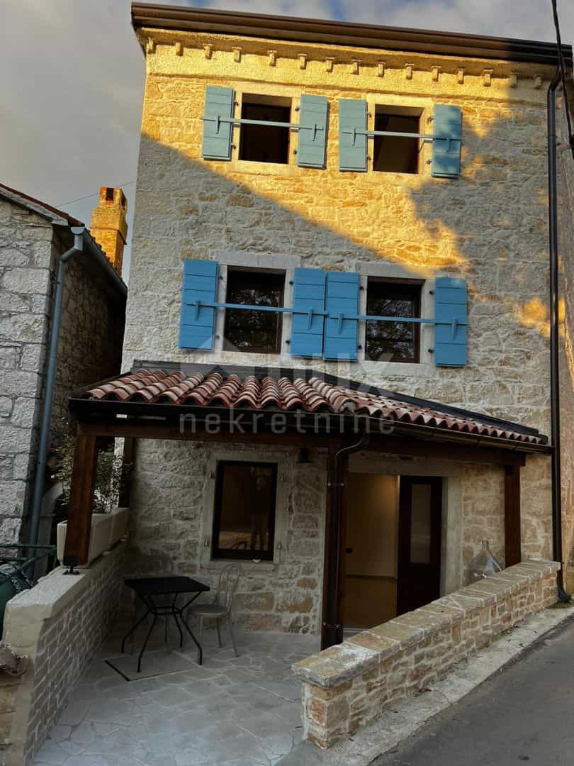 House in Vižinada, Istria County 12396016